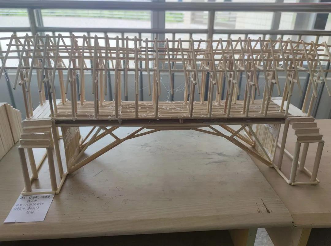 艺术与设计学院开展"献礼建党100周年"之长廊布置模型