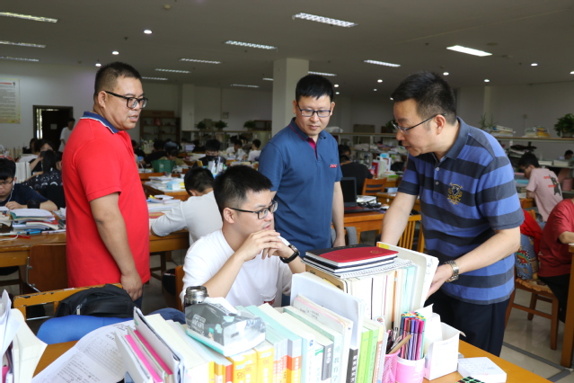 廖景榕副书记看望考研学生