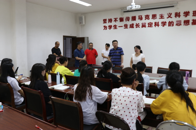 廖景榕副书记看望“一马当先”备赛师生