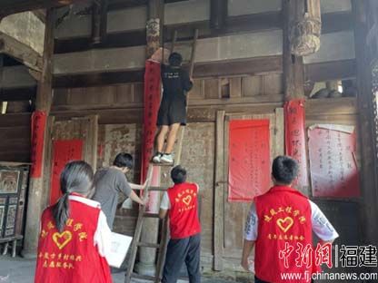 图为实践团队对书院进行测绘。 三明学院建筑工程学院供图