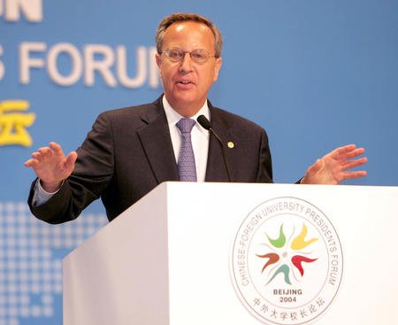 耶鲁校长：校长的职能是“找人”和“找钱”