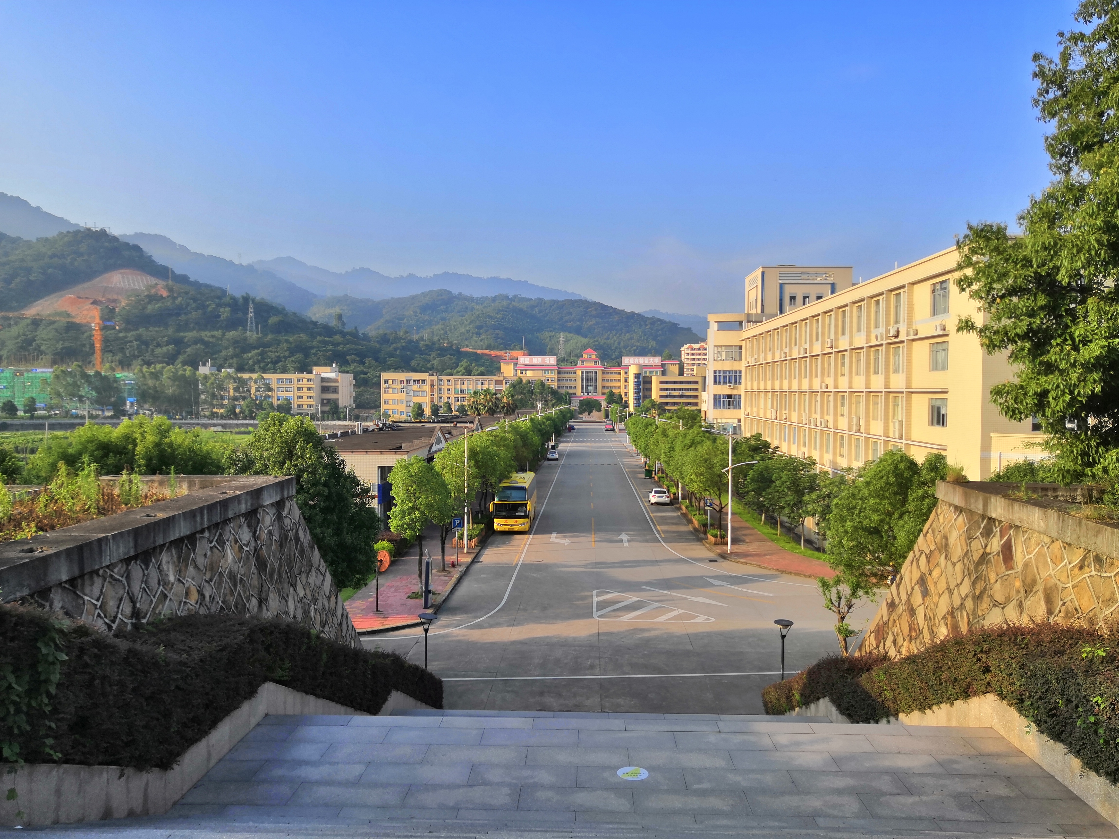 <a href='/jdgcxy/_t1348/2019/0516/c2298a83464/page.htm' target='_blank' title='欢迎各位校友回家！纪念三明学院升本建院15周年'>欢迎各位校友回家...</a>