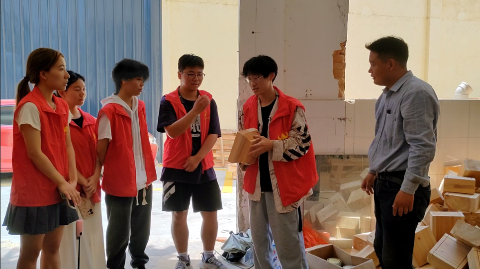 台籍学生赖昱轩以古建斗拱为载体,讲解两岸古建承载的文化.png