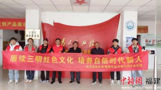 图为三明学院红色建筑队合影。 三明学院建筑工程学院供图 